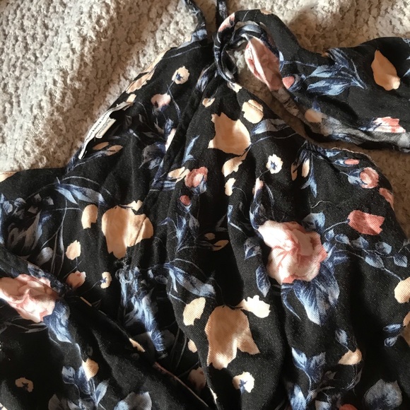 American Eagle Floral Romper size medium - Picture 2 of 5